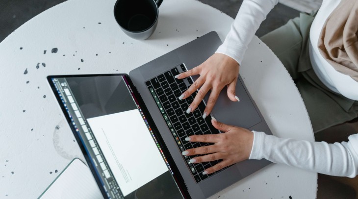 Comment faire des crochets grâce aux touches d’un clavier Mac ?