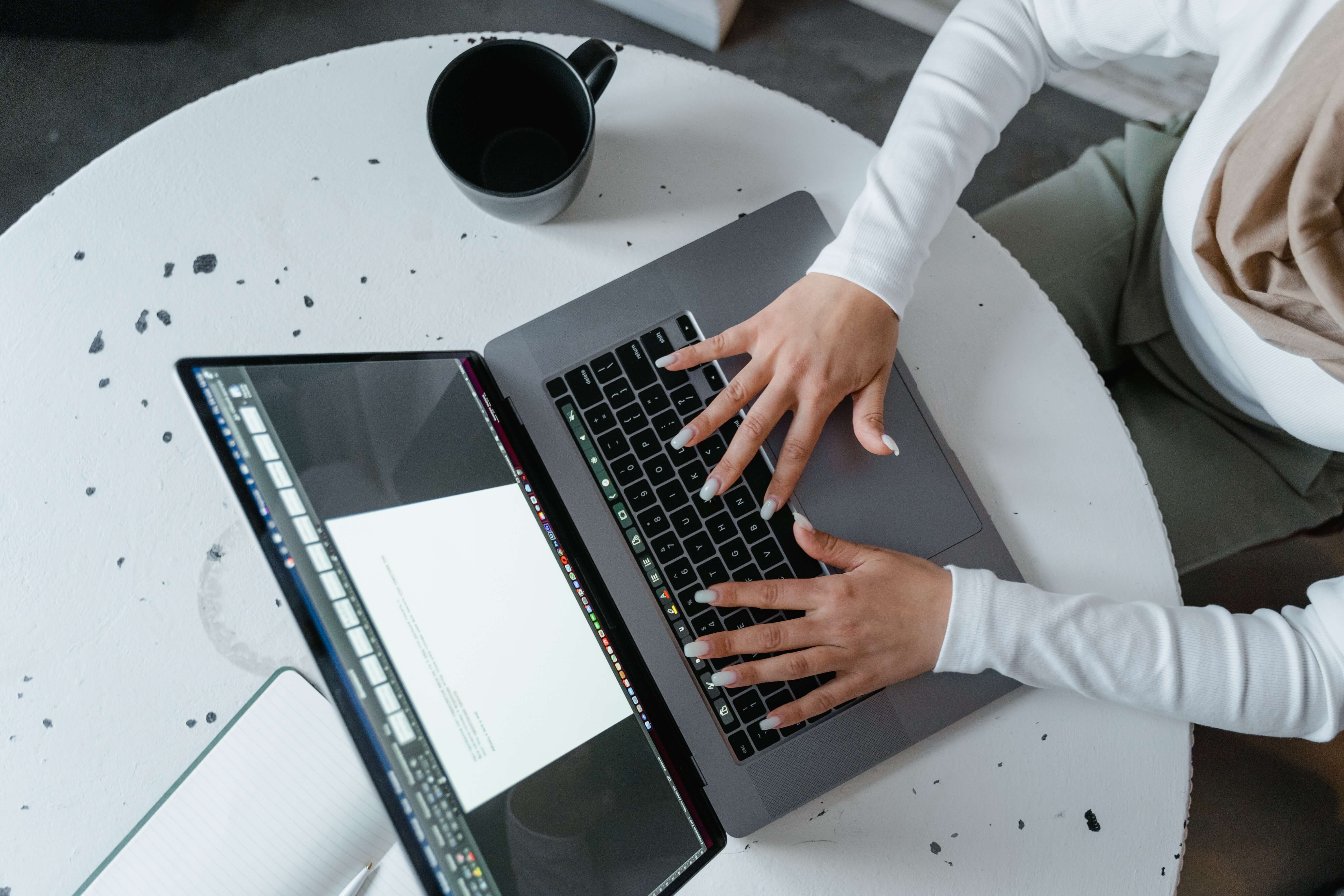 Comment faire des crochets grâce aux touches d’un clavier Mac ?